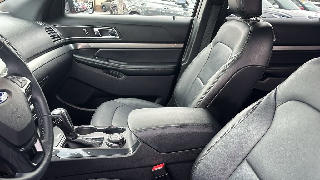 Used 2018 Ford Explorer XLT w/ Equipment Group 202A image 24