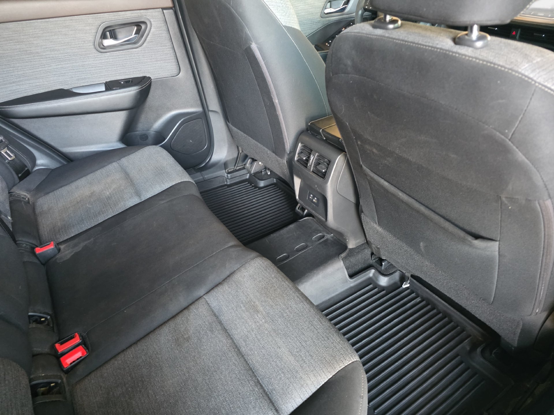 Used 2023 Nissan Rogue SV FWD image 10