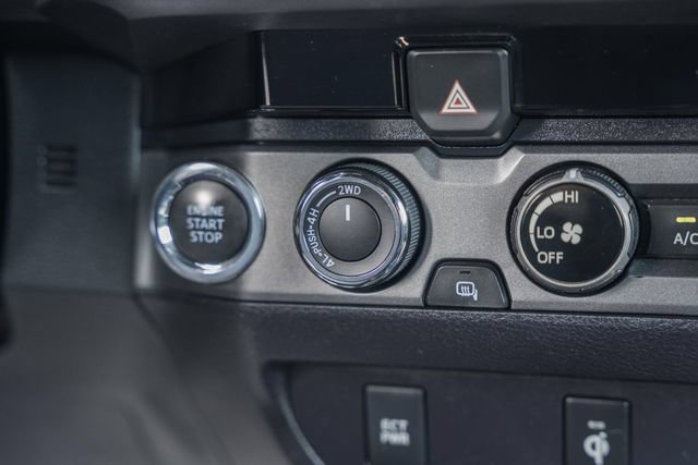 Used 2018 Toyota Tacoma TRD Off-Road w/ Four Season Floor Mat Package AWD/4WD image 26
