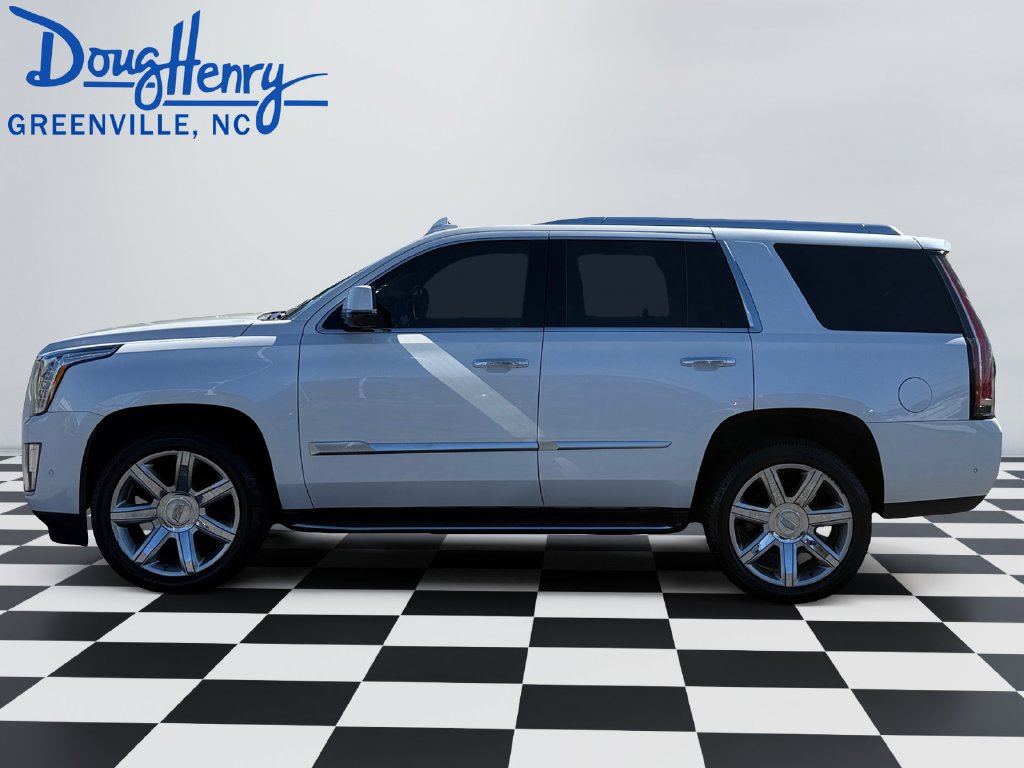 Used 2020 Cadillac Escalade Luxury RWD image 2