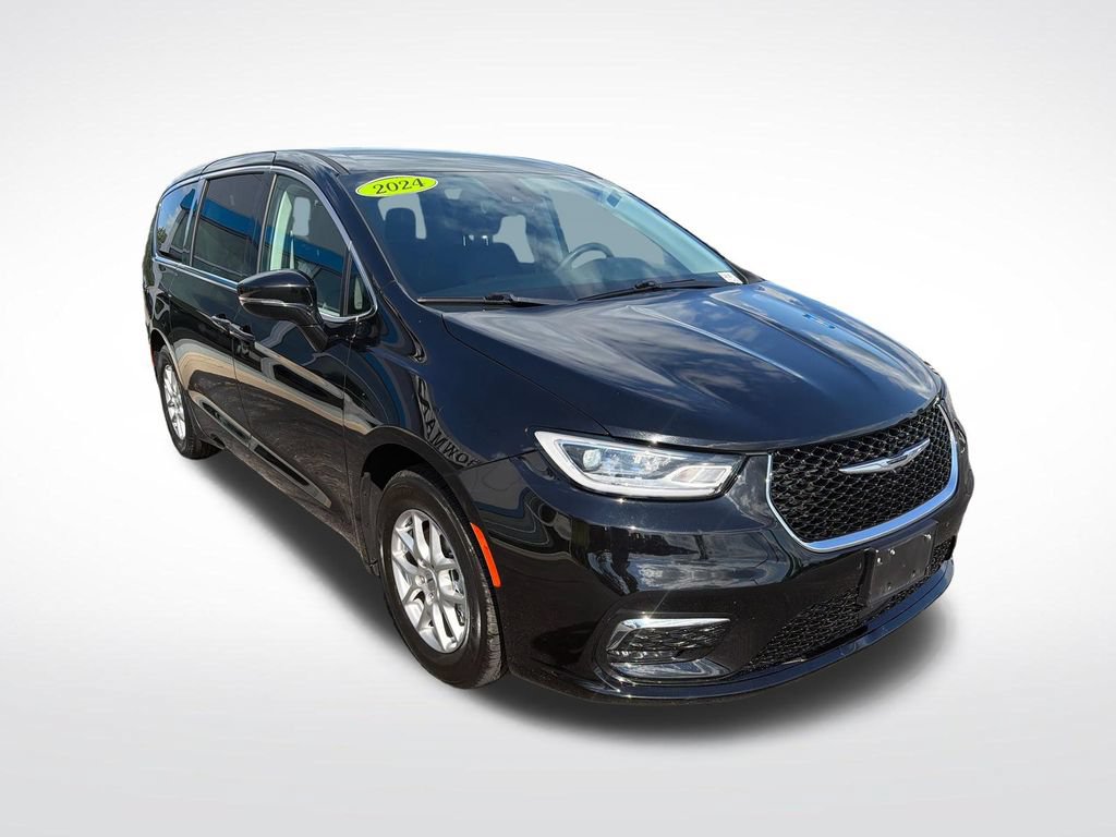 Used 2024 Chrysler Pacifica Touring-L FWD video 3