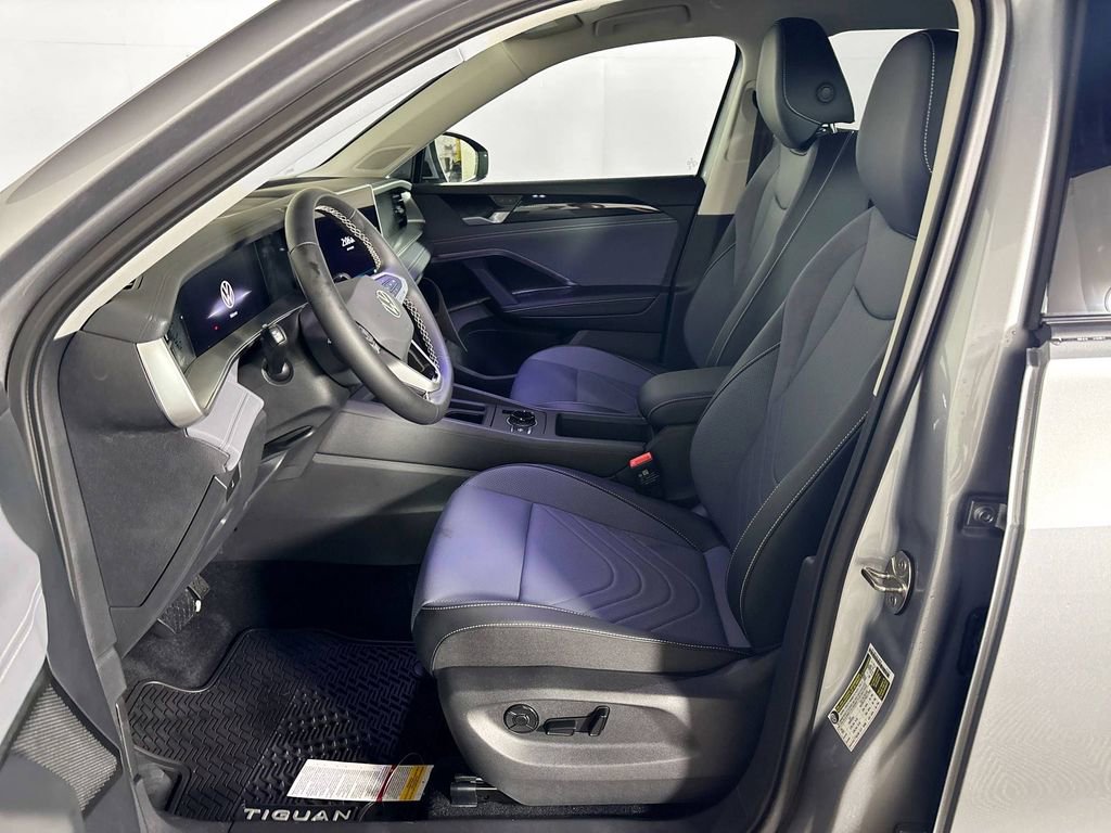 New 2025 Volkswagen Tiguan SE image 11