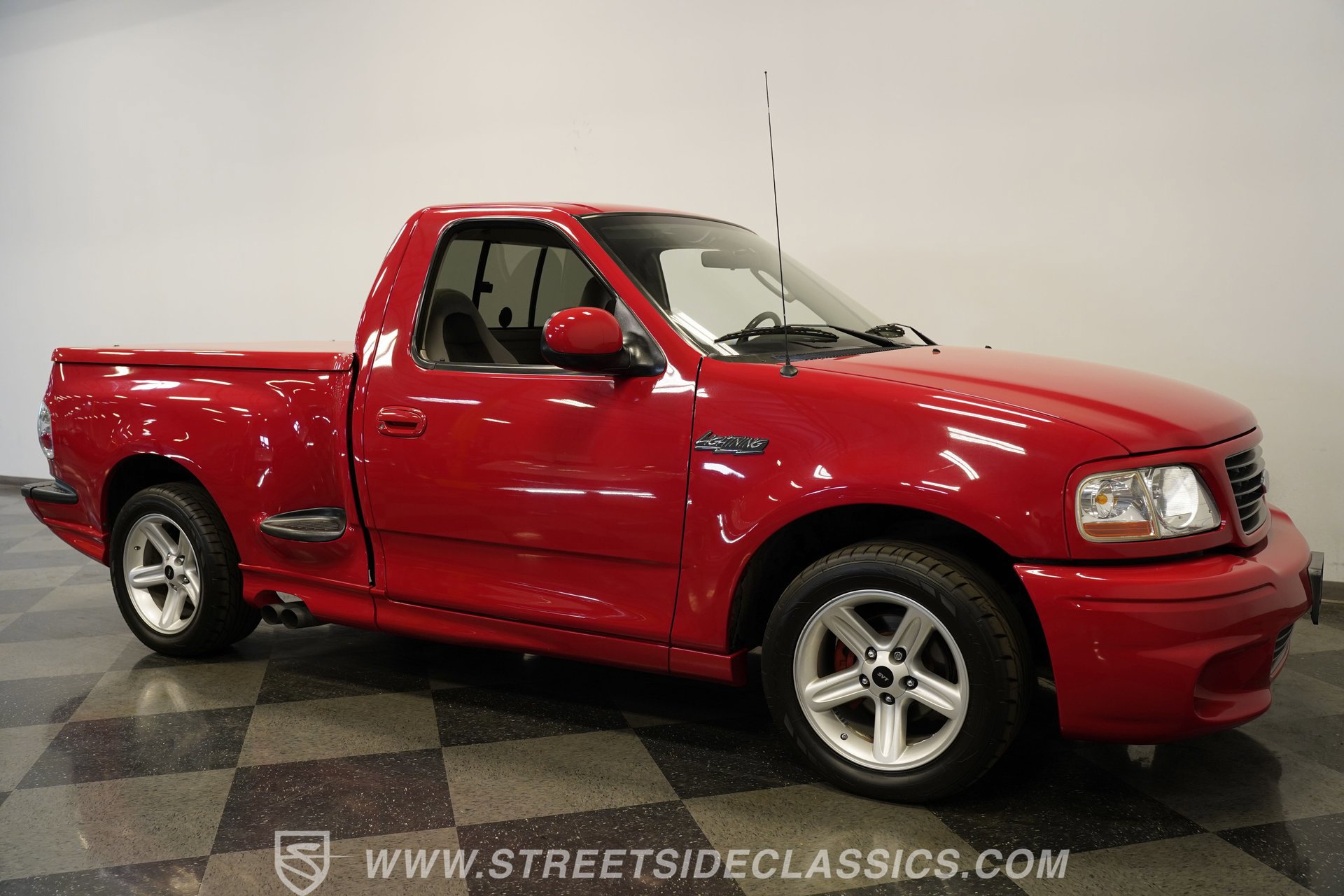 Used 2003 Ford F150 Lightning RWD image 16