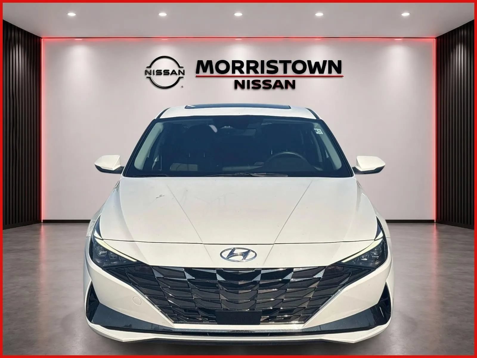 Used 2023 Hyundai Elantra Limited w/ Preferred Accessory Package FWD image 8