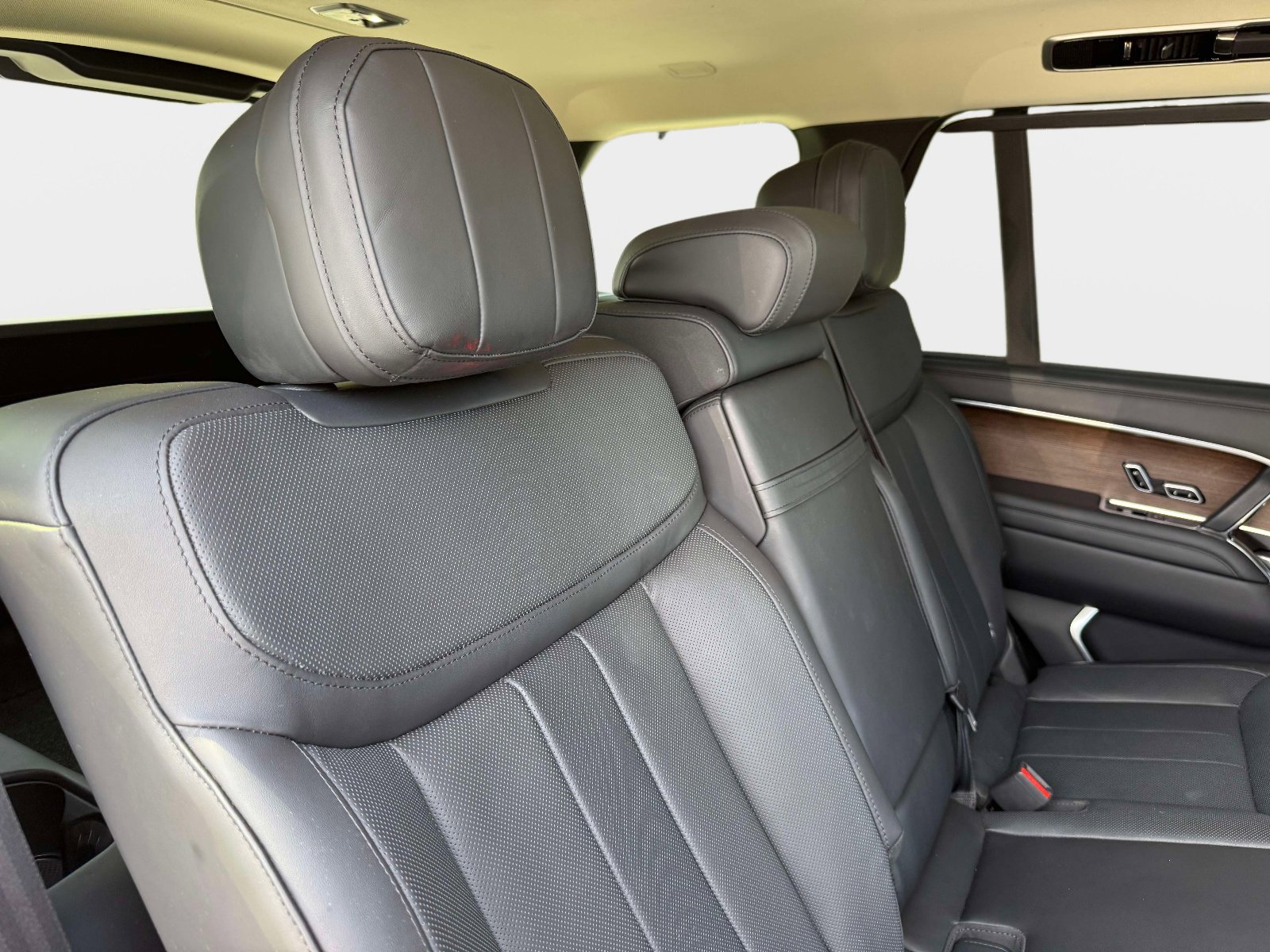 Used 2022 Land Rover Range Rover Long Wheelbase SE image 33