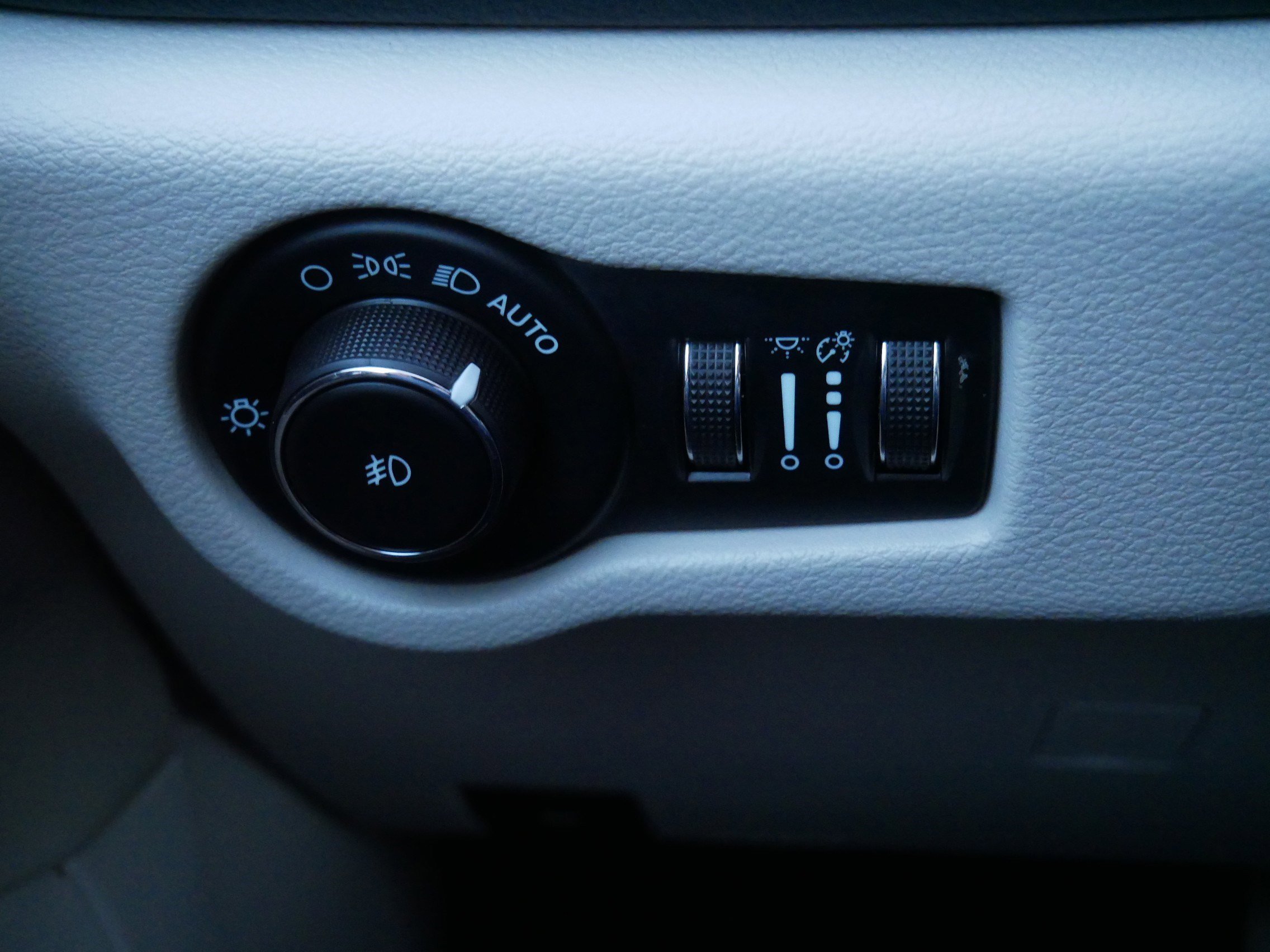 Used 2023 Chrysler Pacifica Limited FWD image 26