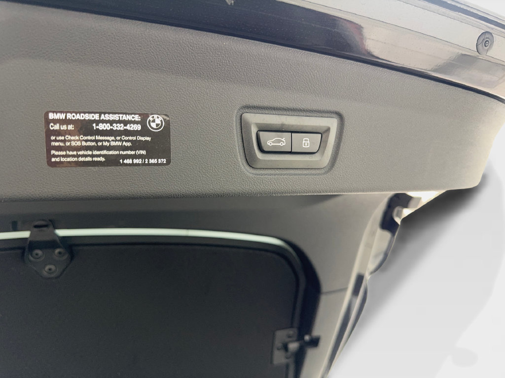 Used 2025 BMW i4 eDrive40 w/ Premium Package RWD image 86