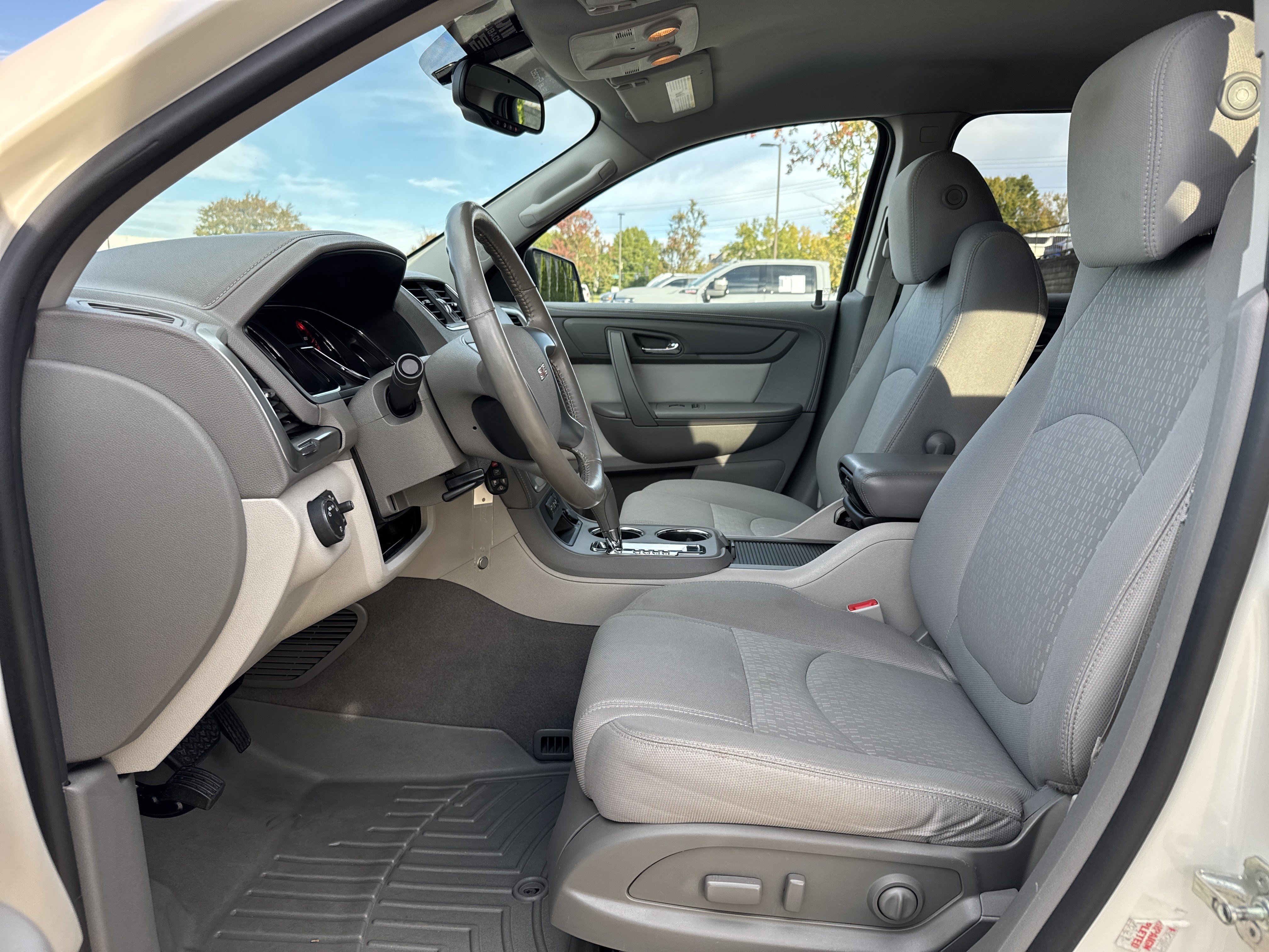 Used 2014 GMC Acadia SLE FWD image 16