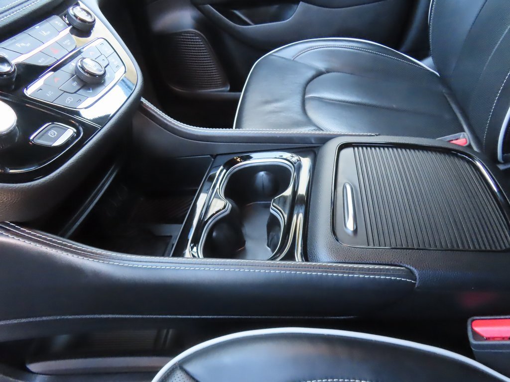 Certified 2025 Chrysler Pacifica Limited image 20