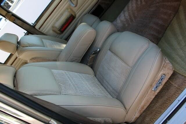 Used 1990 Jeep Grand Wagoneer image 24