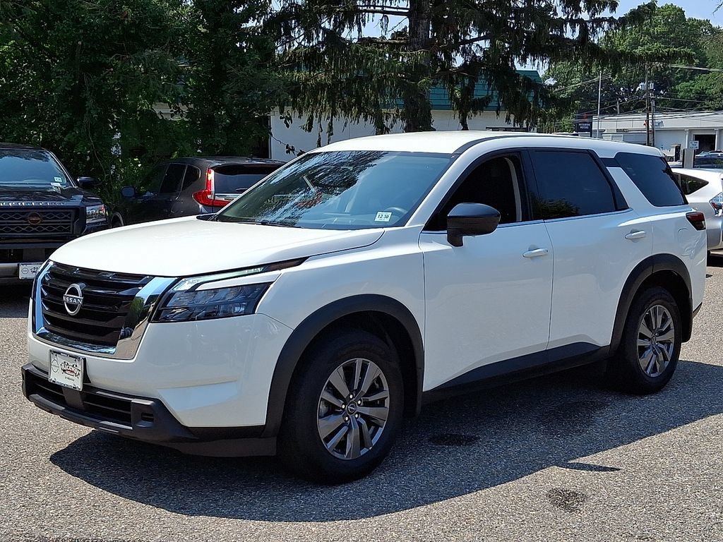 Used 2025 Nissan Pathfinder S AWD/4WD image 4