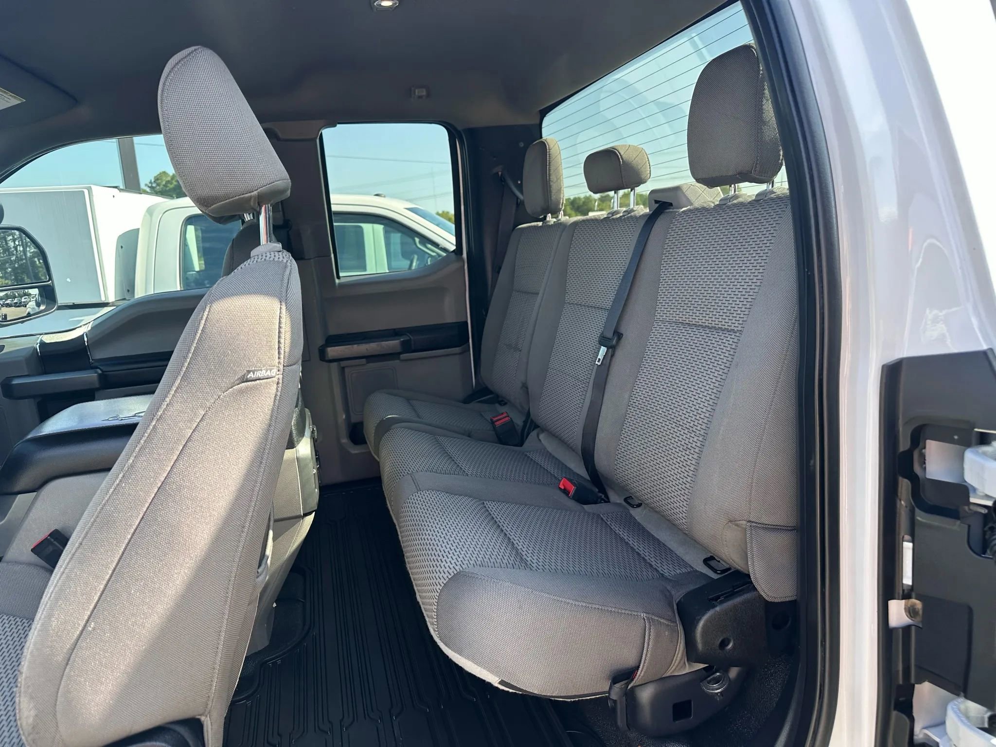 Used 2021 Ford F550 4x4 SuperCab Super Duty w/ XLT Value Package image 9