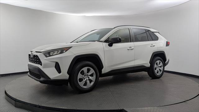 Used 2019 Toyota RAV4 LE FWD image 2