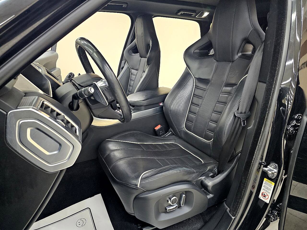 Used 2017 Land Rover Range Rover Sport SVR image 18