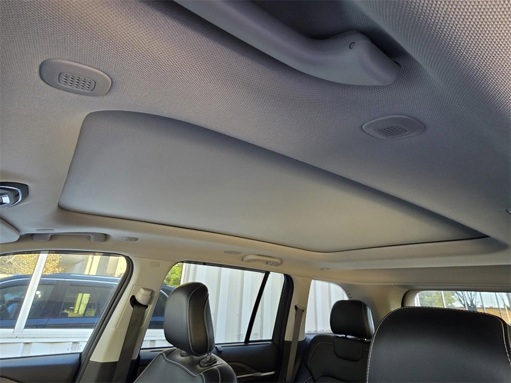 Used 2023 Jeep Grand Cherokee 4WD 4xe w/ Luxury Tech Group II image 9