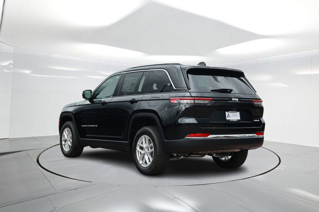 New 2025 Jeep Grand Cherokee Laredo image 2