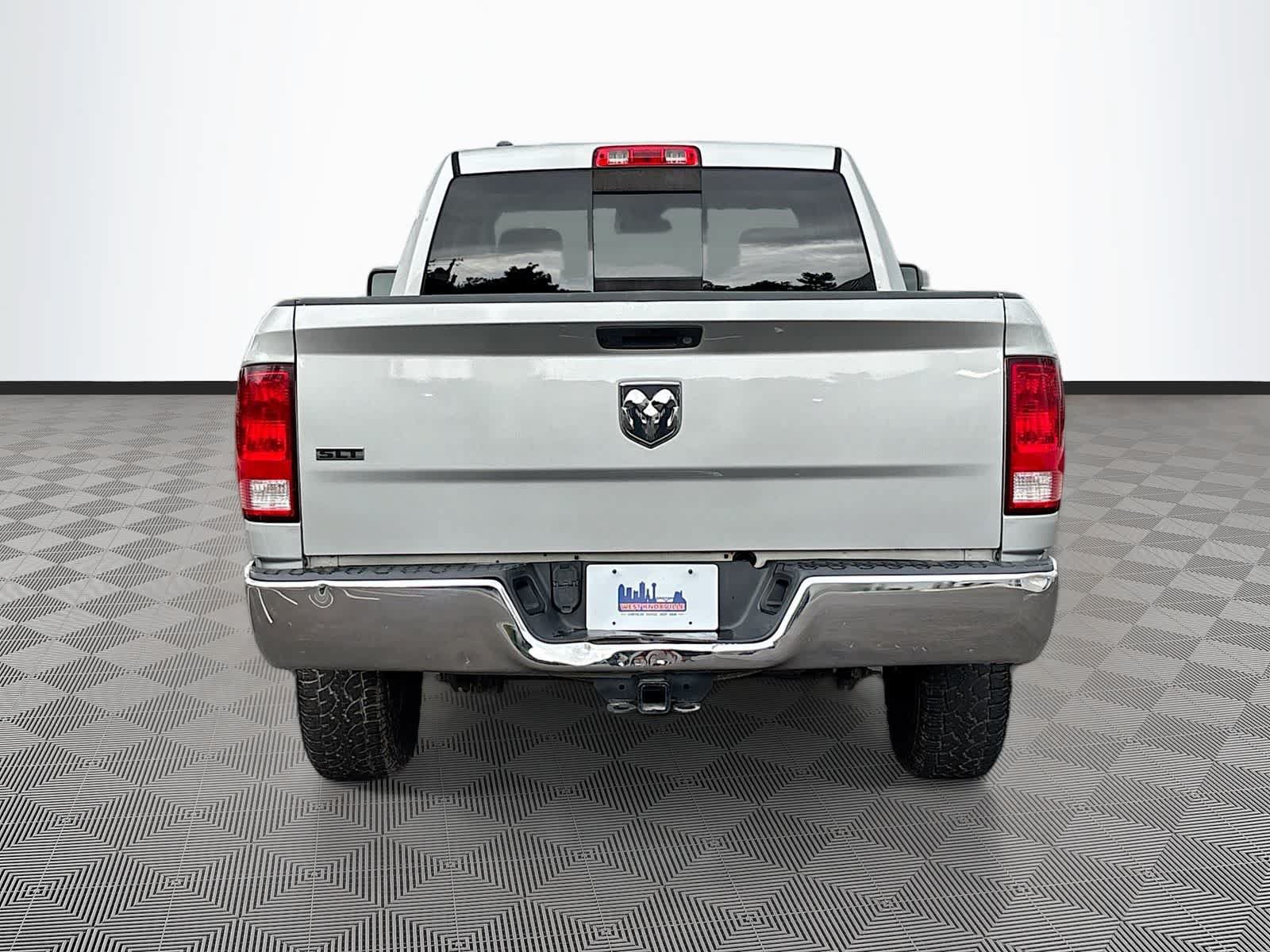 Used 2017 RAM 1500 Classic SLT RWD image 6