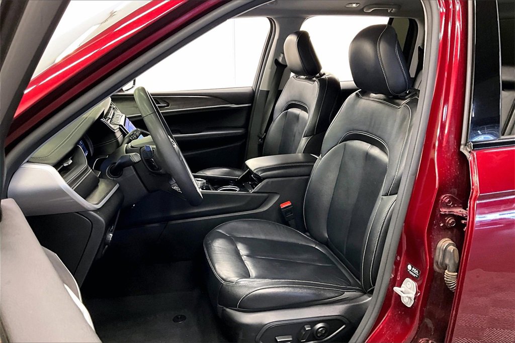 Used 2023 Jeep Grand Cherokee Limited w/ Black Appearance Package image 21