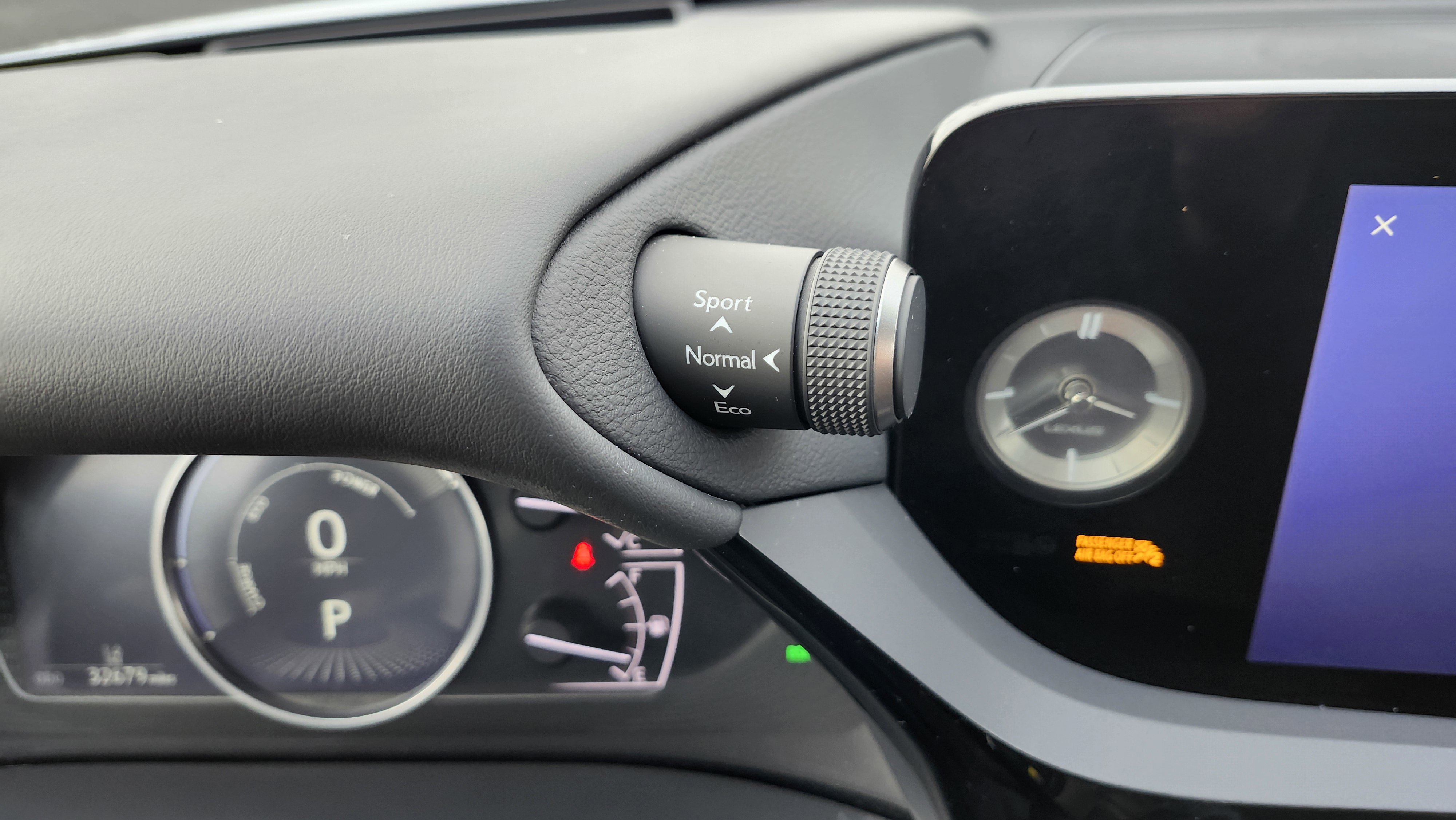 Used 2023 Lexus ES 300h w/ Luxury Package image 41