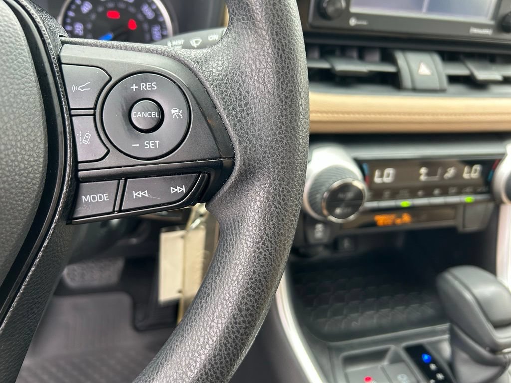 Used 2020 Toyota RAV4 LE w/ Carpet Mat Package AWD/4WD image 21