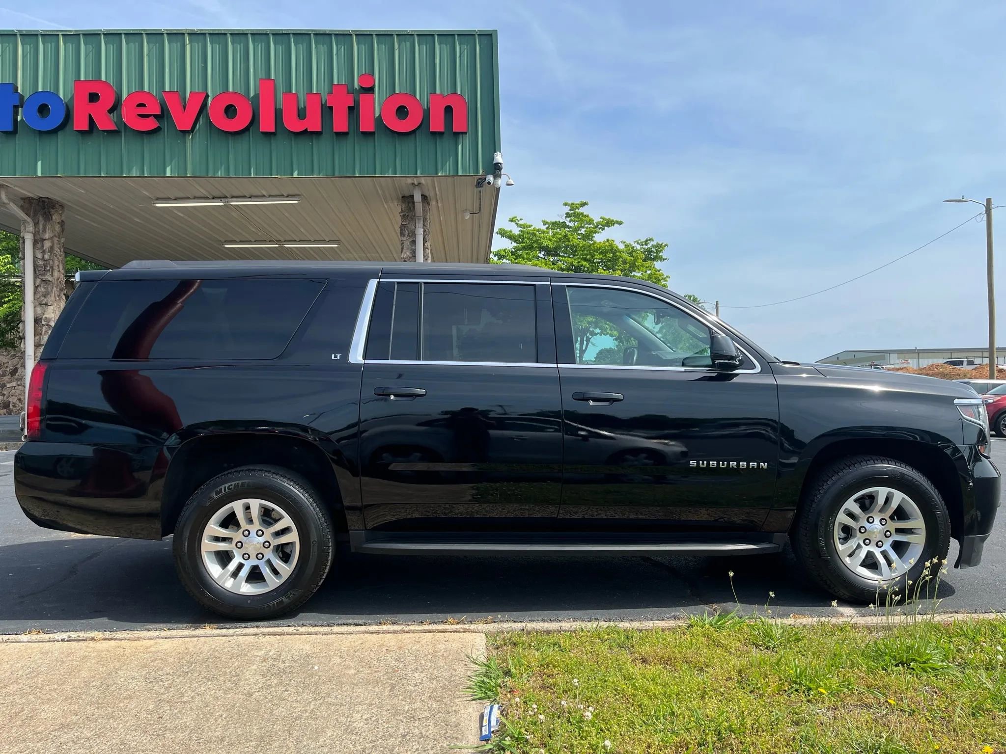 Used 2020 Chevrolet Suburban LT image 8