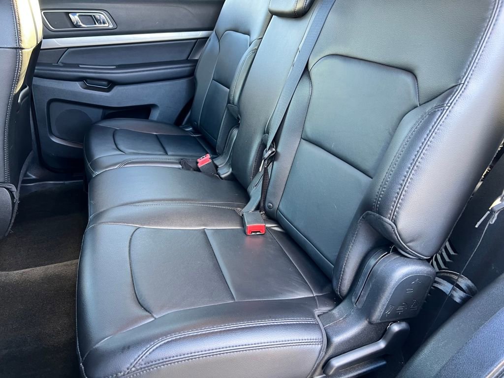Used 2018 Ford Explorer XLT w/ Equipment Group 202A image 12