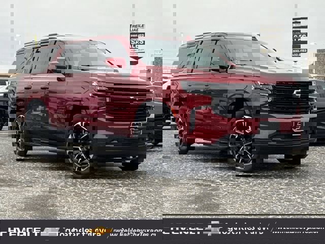 Used 2024 Chevrolet Suburban RST w/ Luxury Package image 2