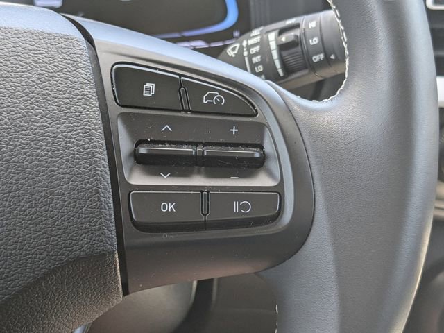 Used 2024 Hyundai Venue Limited image 25