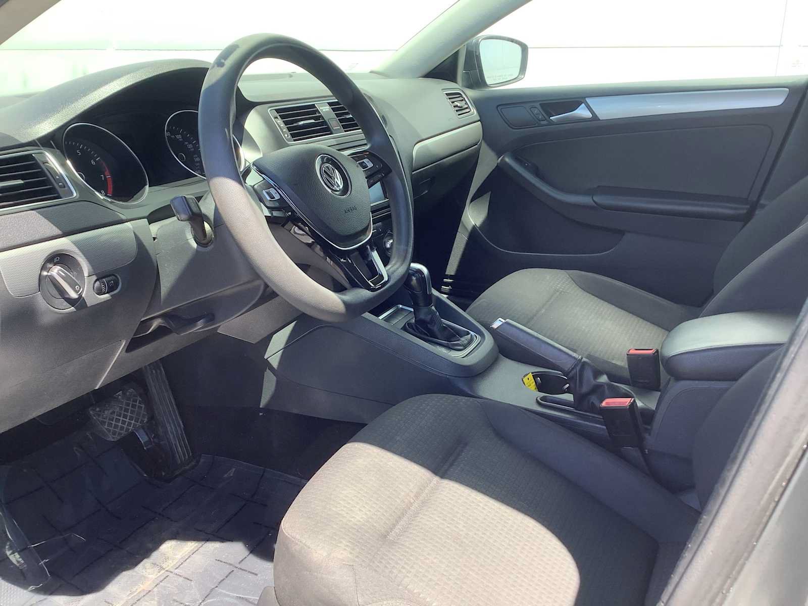 Used 2016 Volkswagen Jetta SE FWD image 3