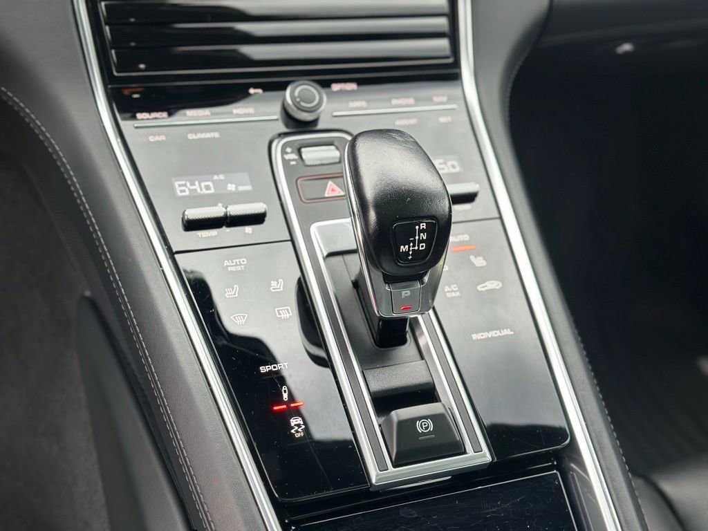 Used 2022 Porsche Panamera 4 AWD/4WD image 17