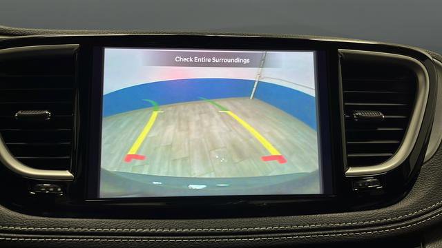 Used 2023 Chrysler Pacifica Touring-L w/ S Appearance Package FWD image 13