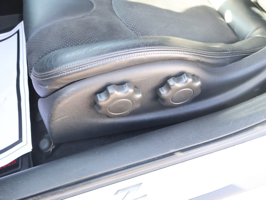 Used 2010 Nissan 370Z Touring image 11