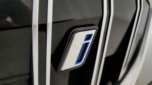 Used 2026 BMW i5 eDrive40 w/ M Sport Package RWD image 32