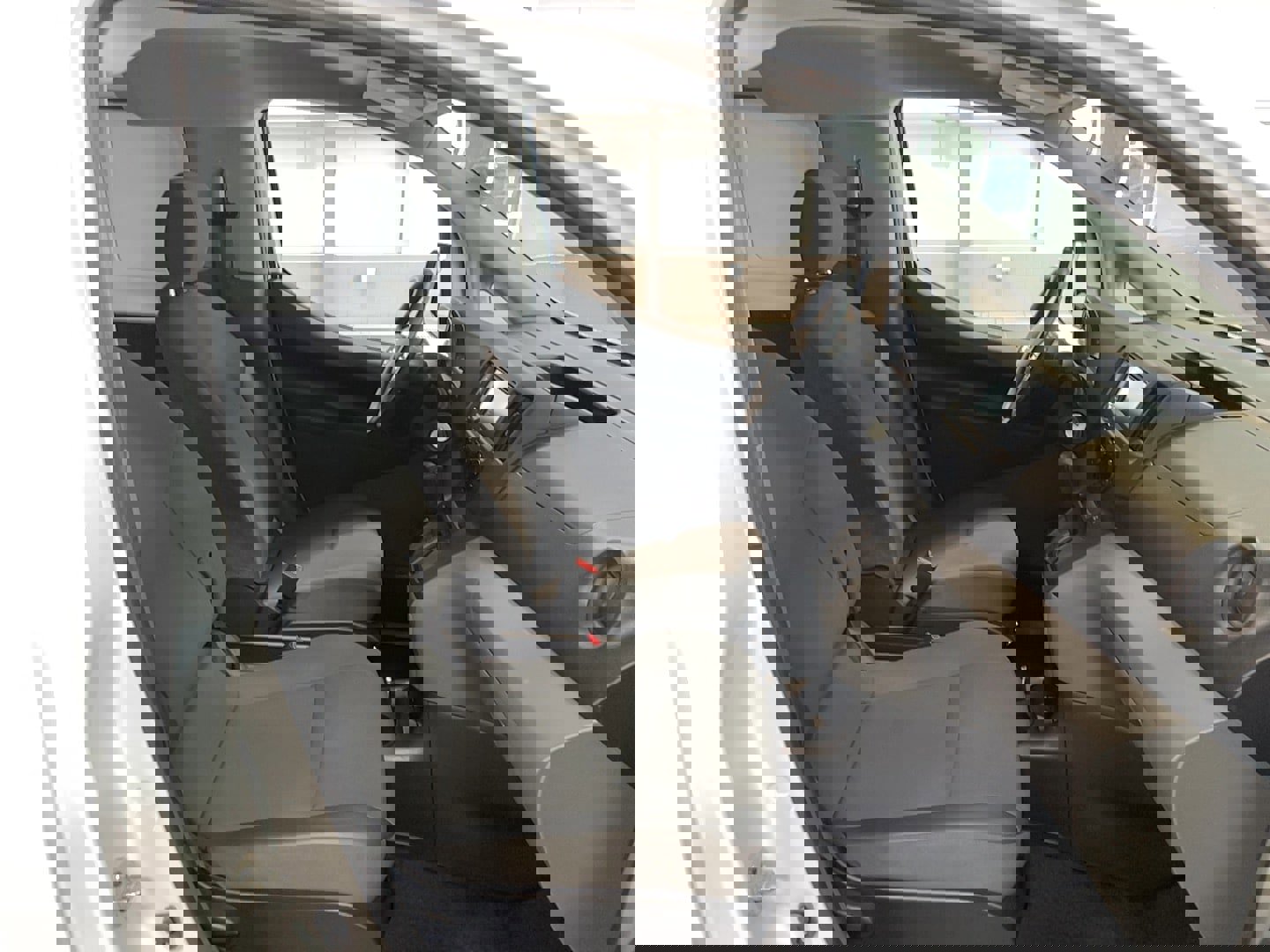 Used 2021 Nissan NV200 S image 21