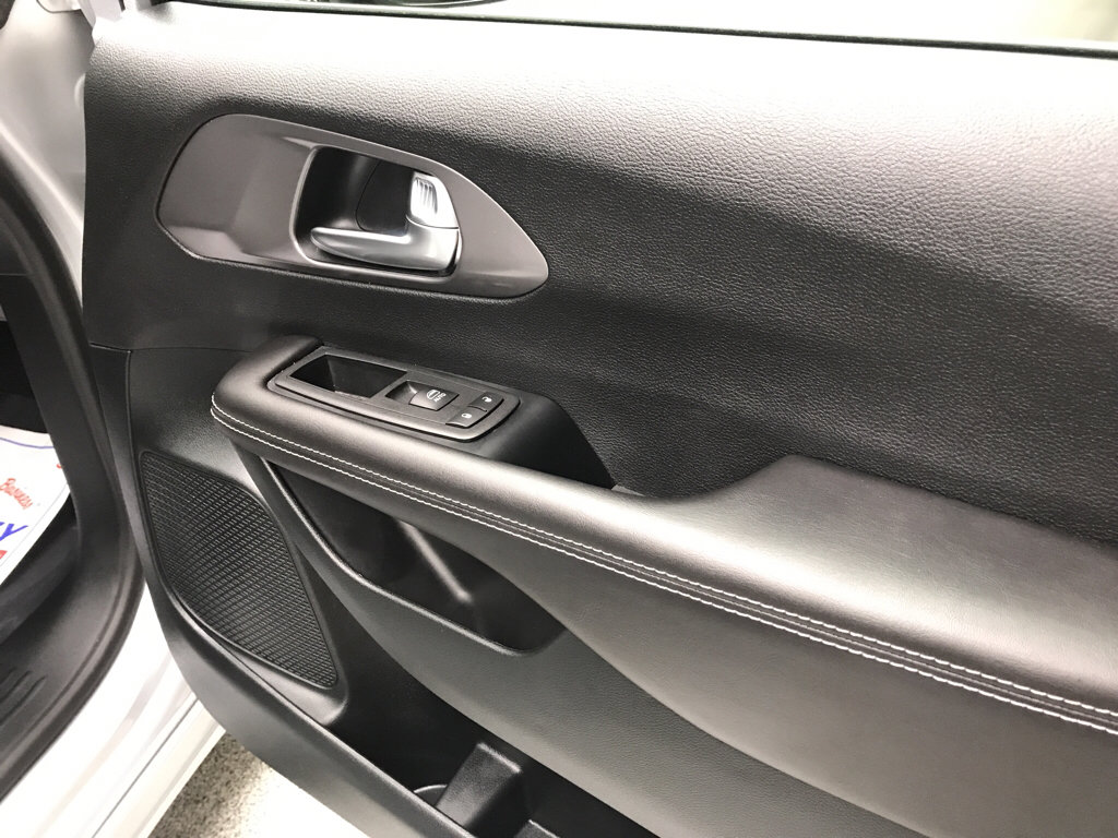 Used 2026 Chrysler Pacifica Select FWD image 20