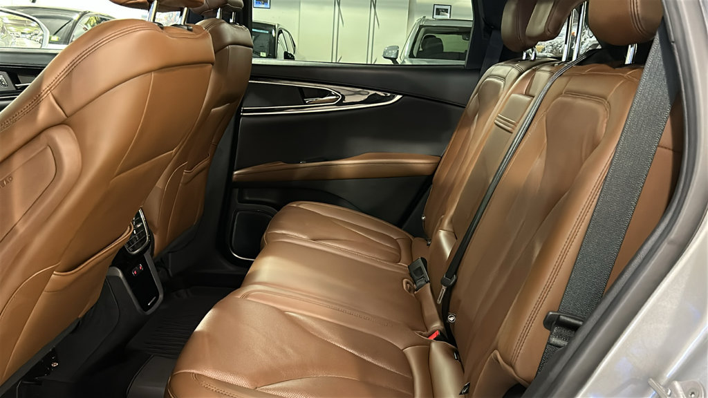 Used 2023 Lincoln Nautilus Reserve AWD/4WD image 23