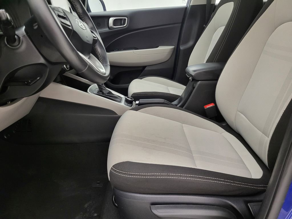 Used 2025 Hyundai Venue SEL image 24