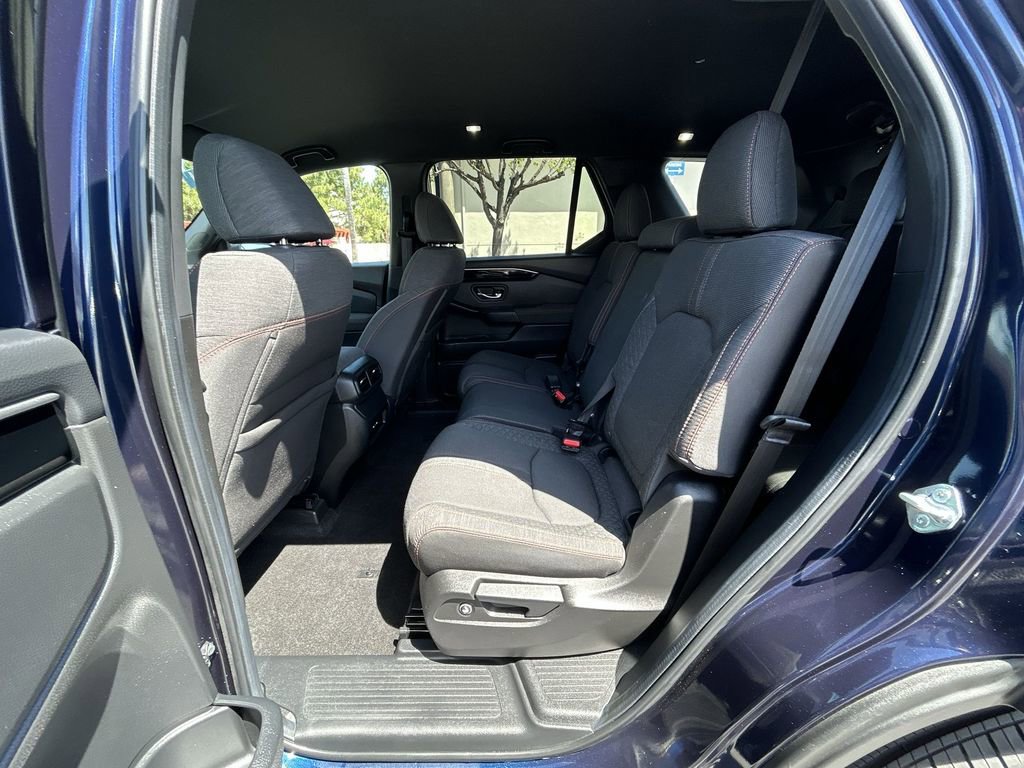Used 2025 Honda Pilot Sport image 21
