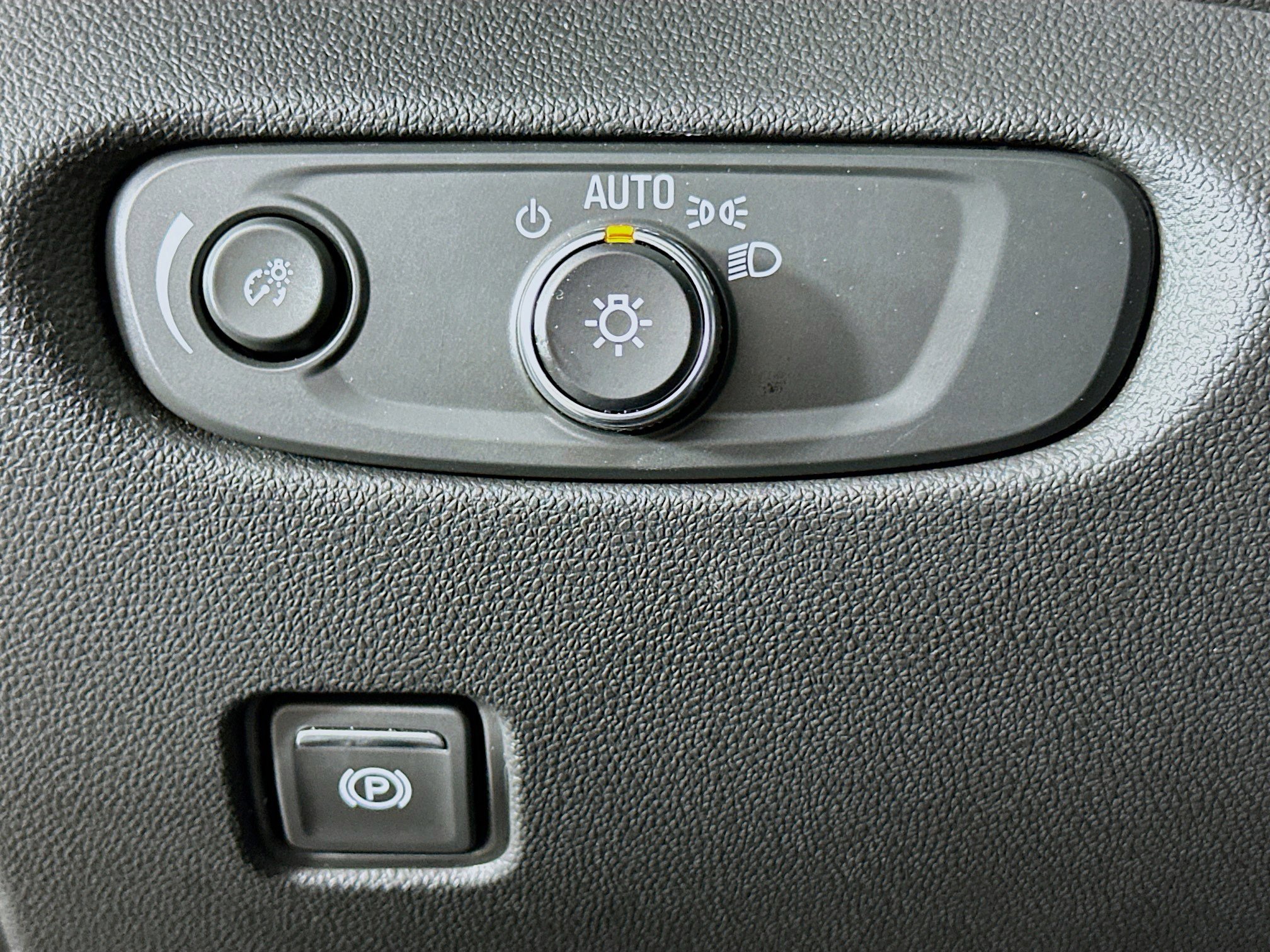 Used 2025 Chevrolet Blazer LT FWD image 16