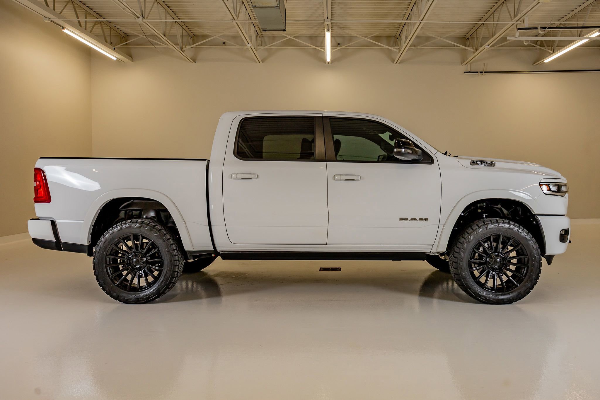 Used 2025 RAM 1500 Laramie w/ Laramie Southwest Edition AWD/4WD image 11