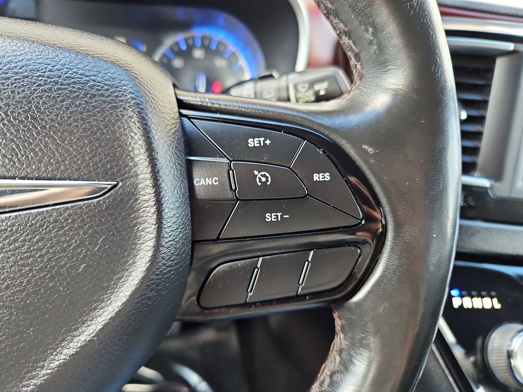 Used 2020 Chrysler Pacifica Touring-L image 12