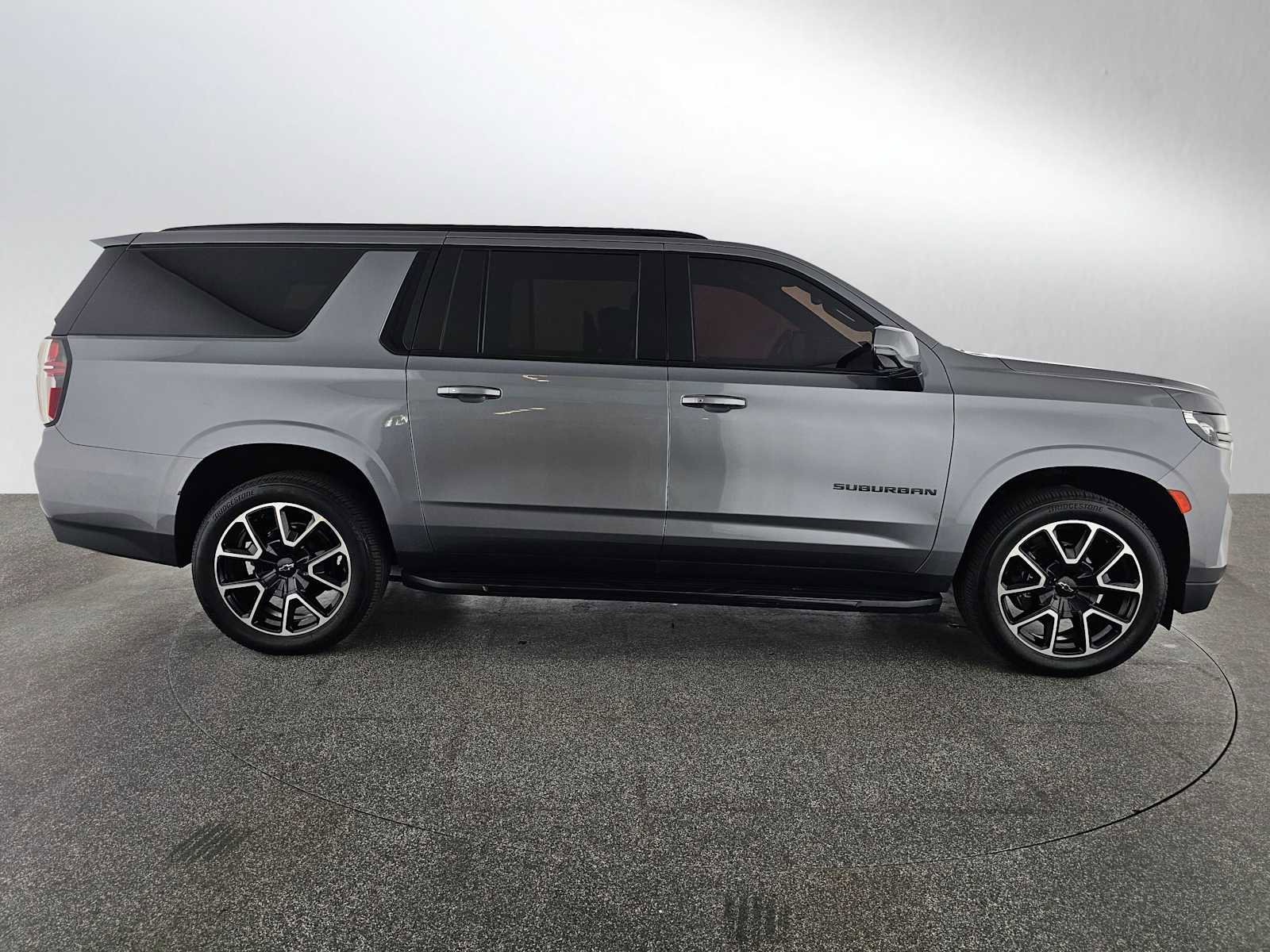 Used 2021 Chevrolet Suburban RST w/ Luxury Package image 2