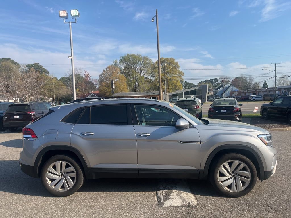 Used 2022 Volkswagen Atlas Cross Sport SE image 3