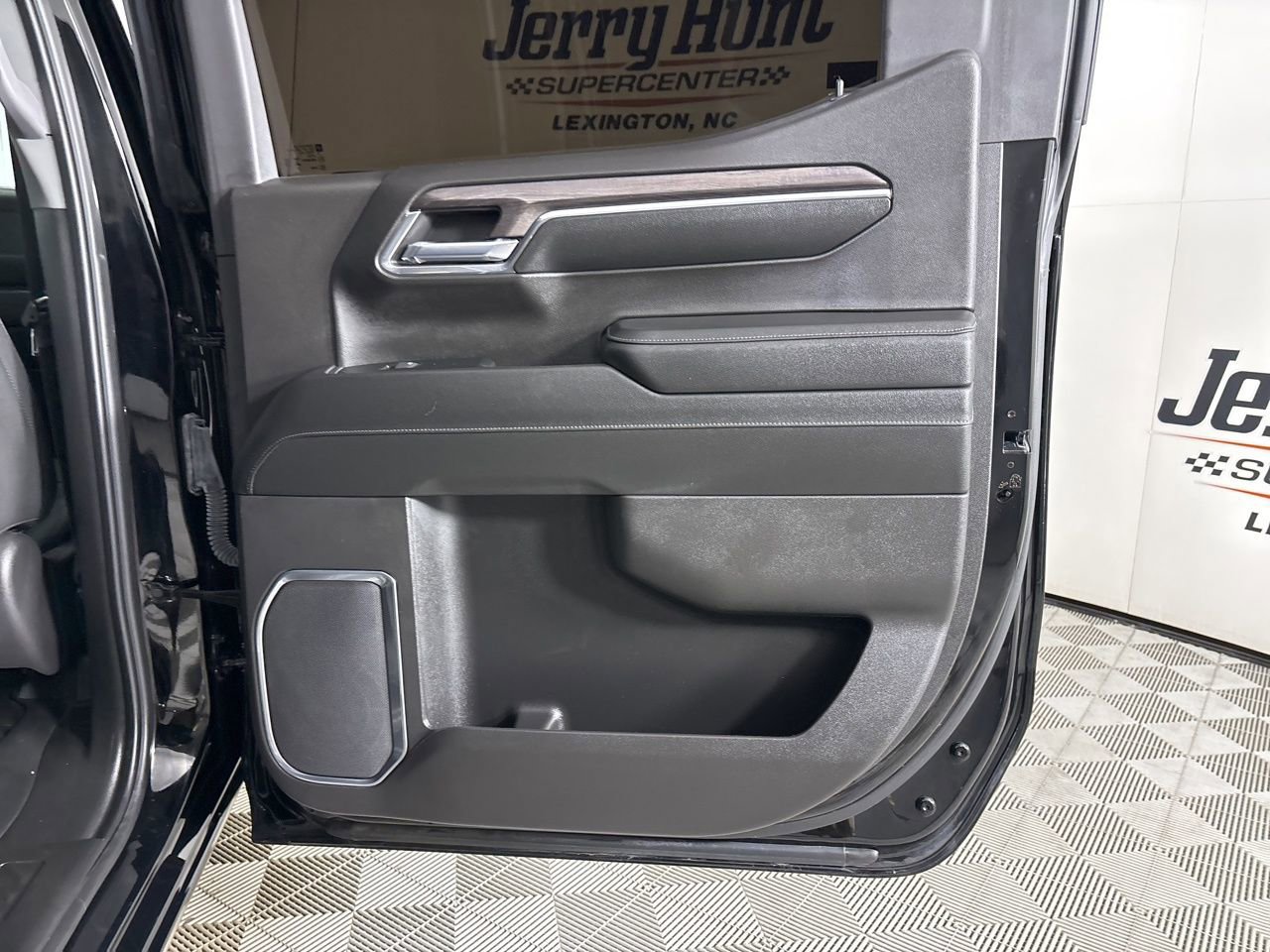 Used 2024 Chevrolet Silverado 1500 LTZ w/ Z71 Off-Road Package image 24