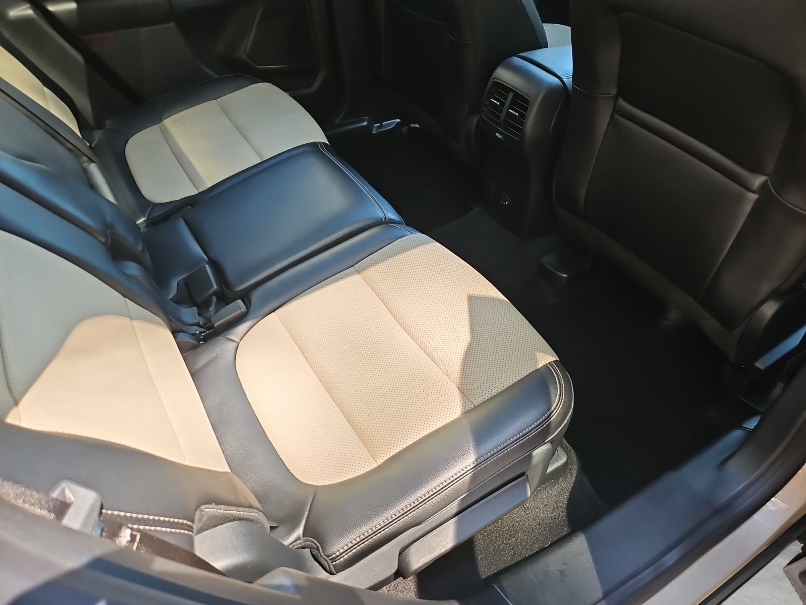 Used 2021 Ford Escape Titanium w/ Titanium Elite Package AWD/4WD image 32
