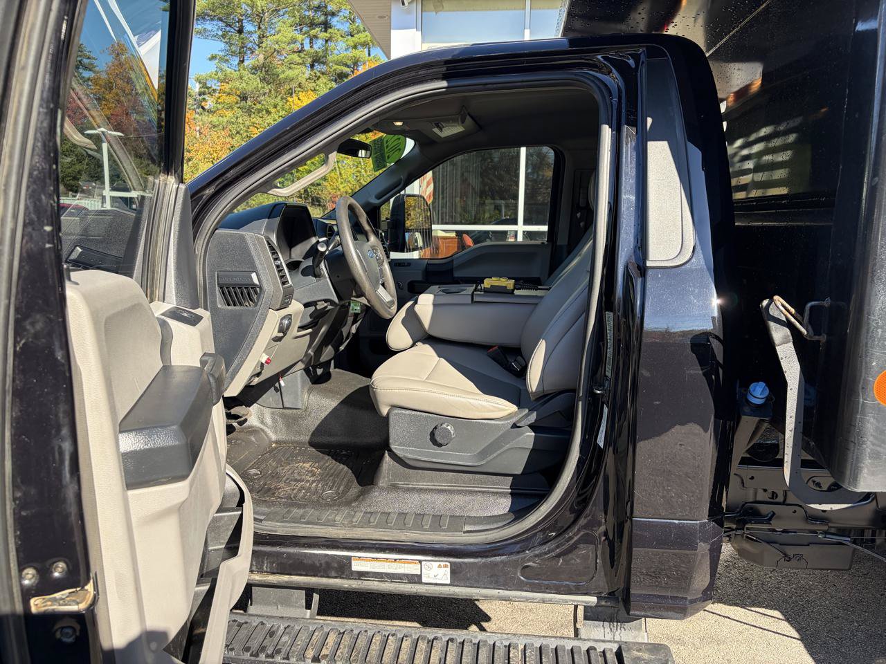 Used 2022 Ford F550 4x4 Regular Cab Super Duty image 18