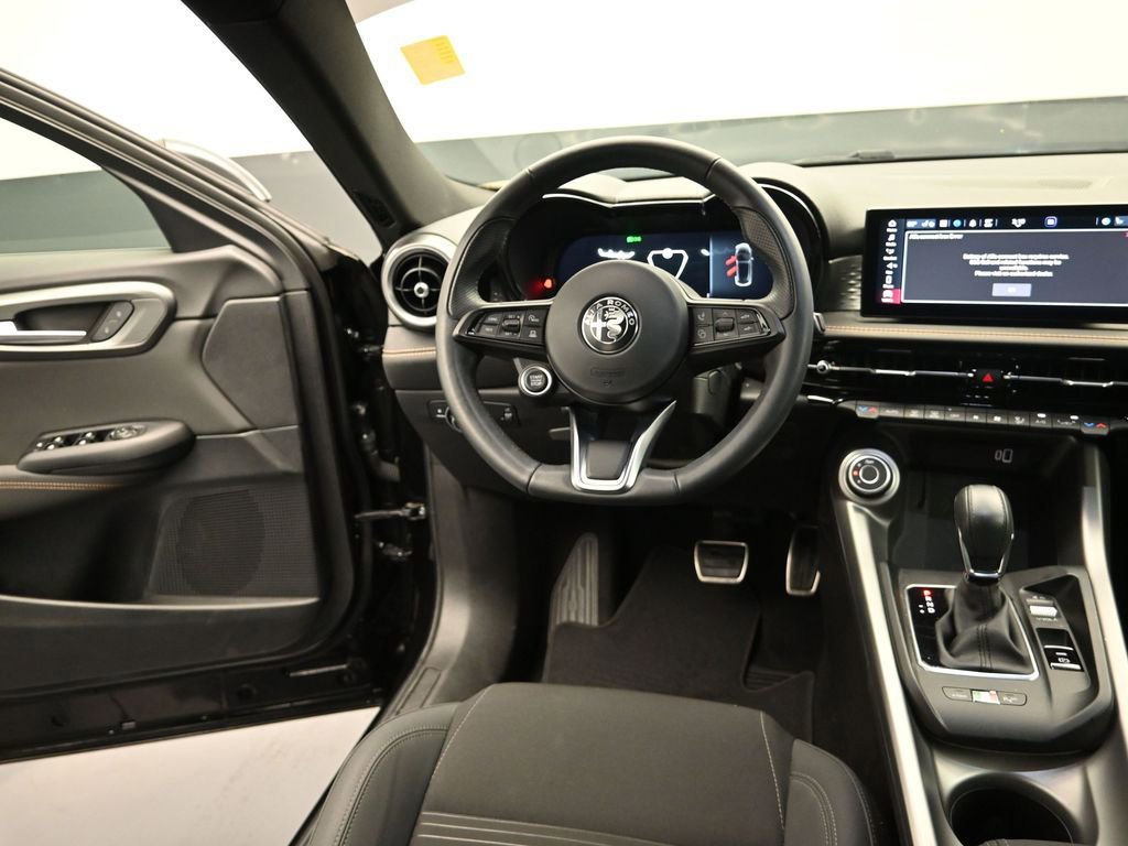 Used 2025 Alfa Romeo Tonale AWD/4WD image 20