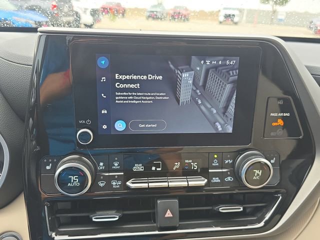 Used 2025 Toyota Highlander XLE image 23