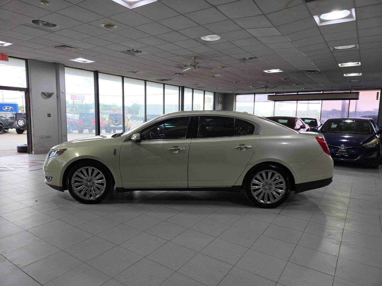 Used 2015 Lincoln MKS AWD w/ Equipment Group 101A image 4