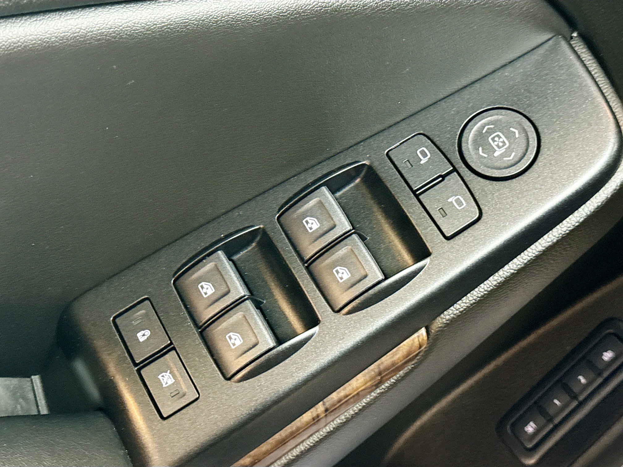 Used 2019 Chevrolet Suburban LT image 15